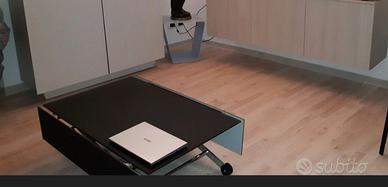 Tavolo vetro nero e acciaio di design