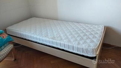 letto singolo con doghe e materasso
