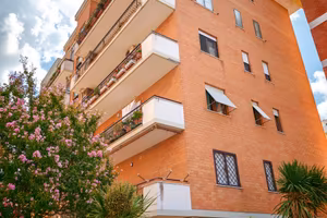 Pomezia - quadrilocale 3 camere + box 20 mq