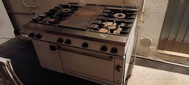 Cucina pro Zanussi 4 fuochi + piastra + forno gas
