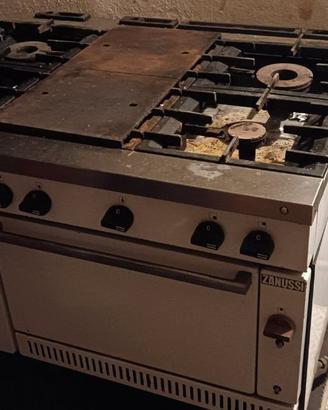 Cucina pro Zanussi 4 fuochi + piastra + forno gas