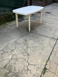 Tavolo in plastica da esterno