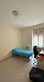 Ampia camera in appartamento condiviso