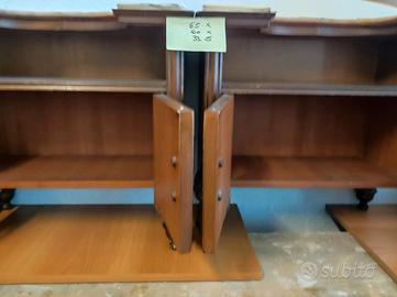 Mobile vintage a 2 ante,con 4 ripiani,non presenta