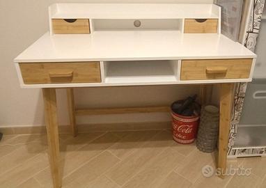 scrivania scandinava 