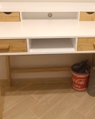 scrivania scandinava 