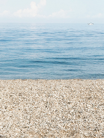 Trilocale fronte mare con vista Etna