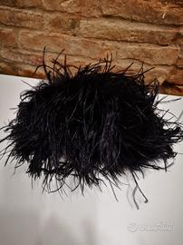Cappello in piume di struzzo 