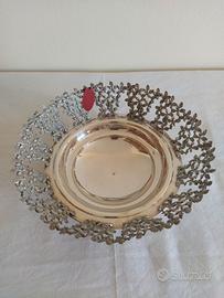 Cestino in argento 800 con fascia a motivo vegetal