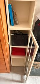Libreria con sportello a vetro