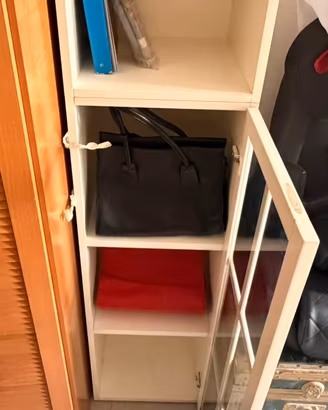 Libreria con sportello a vetro