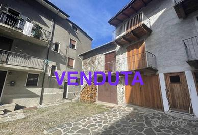 Casa indipendente di 98 m² con 3 locali e box auto