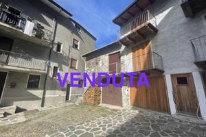 Casa indipendente di 98 m² con 3 locali e box auto