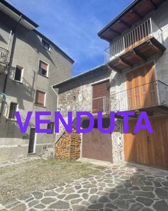 Casa indipendente di 98 m² con 3 locali e box auto