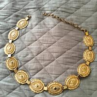 Cintura vintage in metallo regolabile color oro.