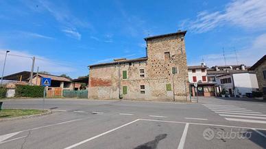 Casa indipendente di 240 m² con più di 5 locali e 