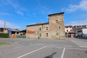 Casa indipendente di 240 m² con più di 5 locali e 
