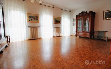 Villetta a schiera con ampio giardino libera subit