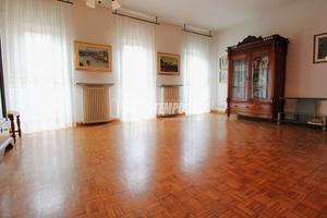 Villetta a schiera con ampio giardino libera subit