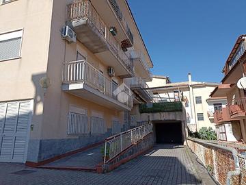 MONOLOCALE A GIARDINI NAXOS