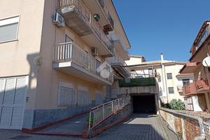 MONOLOCALE A GIARDINI NAXOS