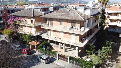 2 LOCALI A SAN BENEDETTO DEL TRONTO