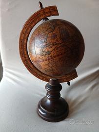 Mappamondo in legno vintage