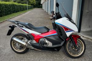 Honda integra 750 S sport