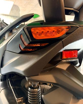 Cover fari e frecce BCD per Xmax