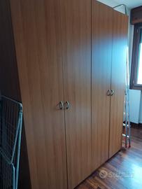 Armadio marrone guardaroba