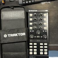 Traktor x1 mk2 + audio 8 dj