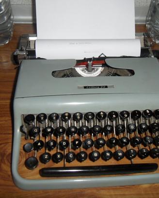 macchina da scrivere lettera22 con@