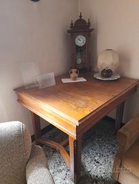 tavolo del 1920 fatto a mano