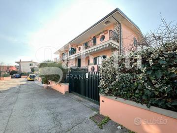 Villa bifamiliare Giugliano in Campania