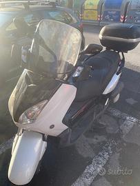 Yamaha x max 250