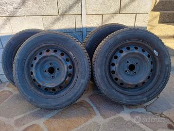 Gomme invernali 185/60/15 con cerchi