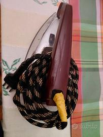 Ferro da stiro d'epoca NON TESTATO.