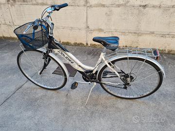 bicicletta per donna bianca e nera 