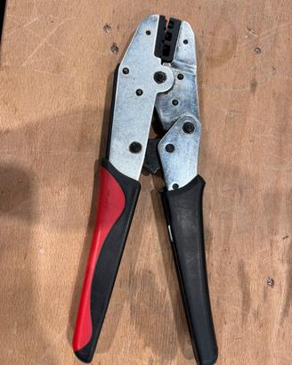 Pinza per capicorda