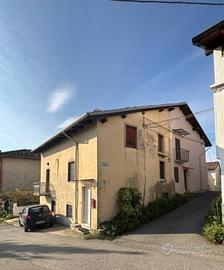 Immobile in asta di 401 m² con 4 locali a Camino