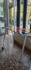 scrivania con sedia a ruote