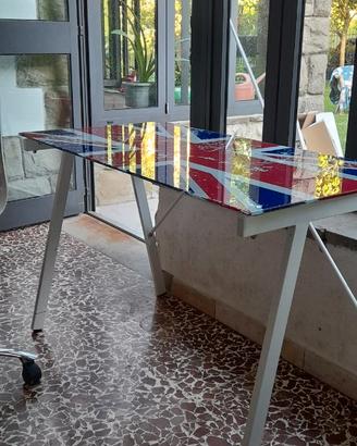 scrivania con sedia a ruote