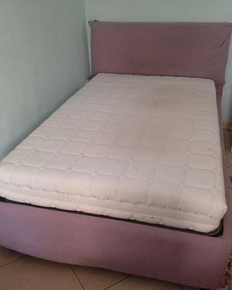 letto, comodino e materasso