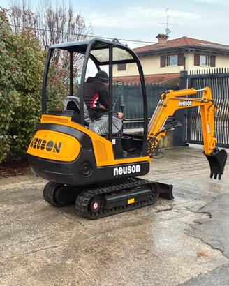 E279- MINI ESCAVATORE NEUSON 15Q