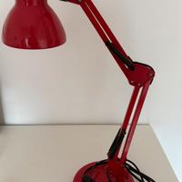 Lampada da tavolo rossa snodabile