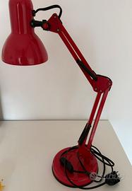 Lampada da tavolo rossa snodabile