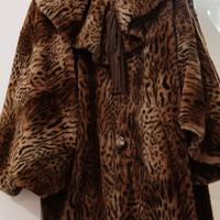 Cappotto in pelliccia ecologica maculata,