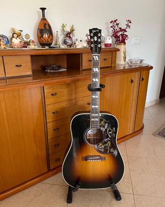 Gibson Hummingbird Standard vs
