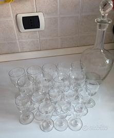 Set 19 bicchieri e caraffa incisi a mano – vintage