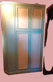 Armadio nuovo artigianale elegante